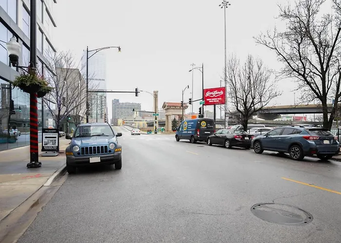 W Loop W Gym Pool In Heart Of Greektown Chi-539 Чикаго