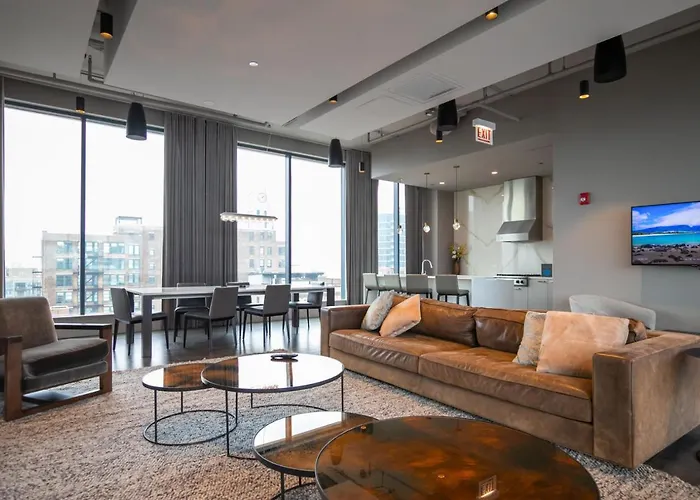 W Loop W Gym Pool In Heart Of Greektown Chi-539 Чикаго