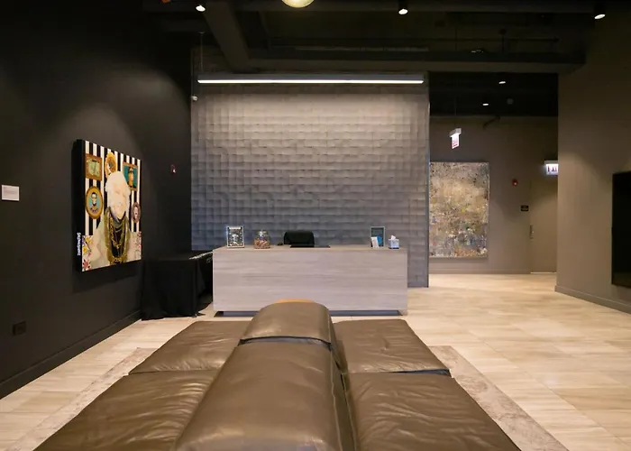 W Loop W Gym Pool In Heart Of Greektown Chi-539 *